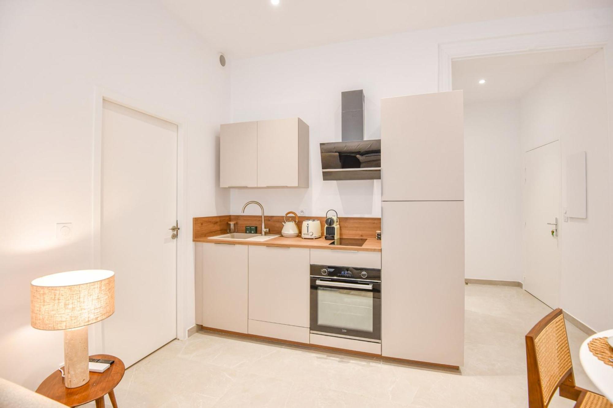 Standing 1 Ch Clim Proche Vieux-port Appartement *